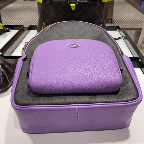 Coach Court Backpack In Signature Canvas
COLOR:
Silver/Brown/Iris
NWT - Picture 5 of 16